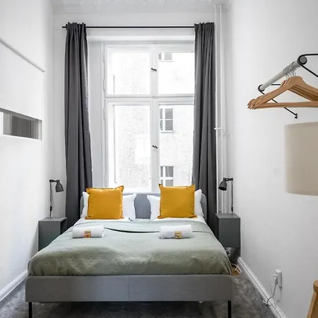 Apartament Riesiges Nahe Kudamm Sehr Schoner Altbau 123m2 Gross 12 Gaste *