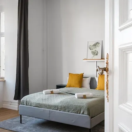 Apartament Riesiges Nahe Kudamm Sehr Schoner Altbau 123m2 Gross 12 Gaste *
