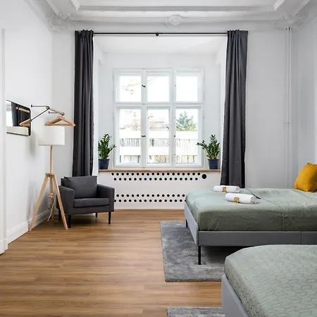 Riesiges Nahe Kudamm Sehr Schoner Altbau 123m2 Gross 12 Gaste Apartament