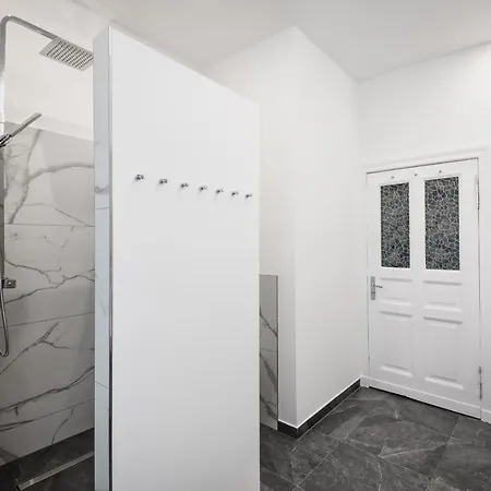 Apartament Riesiges Nahe Kudamm Sehr Schoner Altbau 123m2 Gross 12 Gaste Berlin