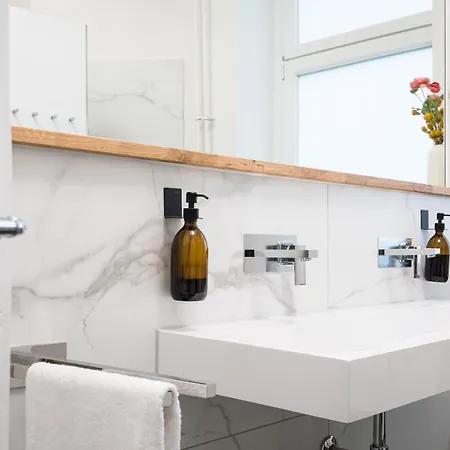 Riesiges Nahe Kudamm Sehr Schoner Altbau 123m2 Gross 12 Gaste Apartament