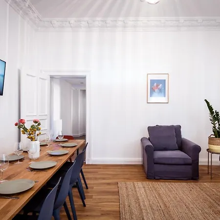 Apartament Riesiges Nahe Kudamm Sehr Schoner Altbau 123m2 Gross 12 Gaste Berlin
