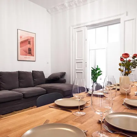 Riesiges Nahe Kudamm Sehr Schoner Altbau 123m2 Gross 12 Gaste Apartament