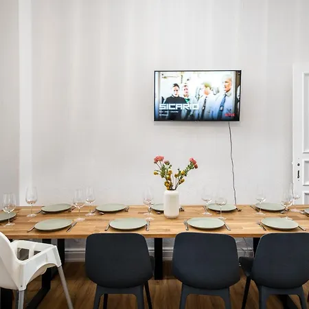 Riesiges Nahe Kudamm Sehr Schoner Altbau 123m2 Gross 12 Gaste