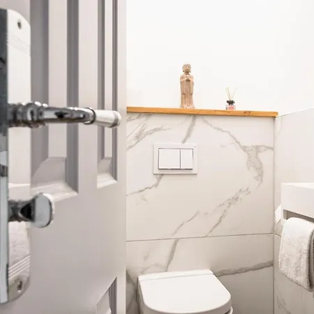 Riesiges Nahe Kudamm Sehr Schoner Altbau 123m2 Gross 12 Gaste Berlin